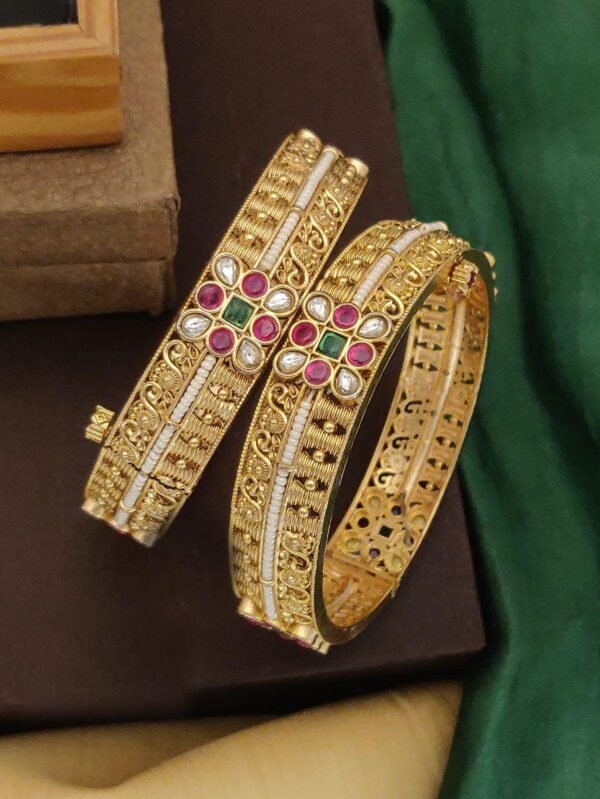 Meera Elegance Gold Kada